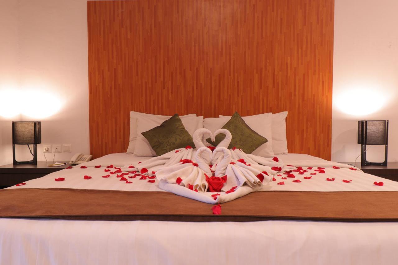 Saka Hotel Medan Sunggal Exterior photo